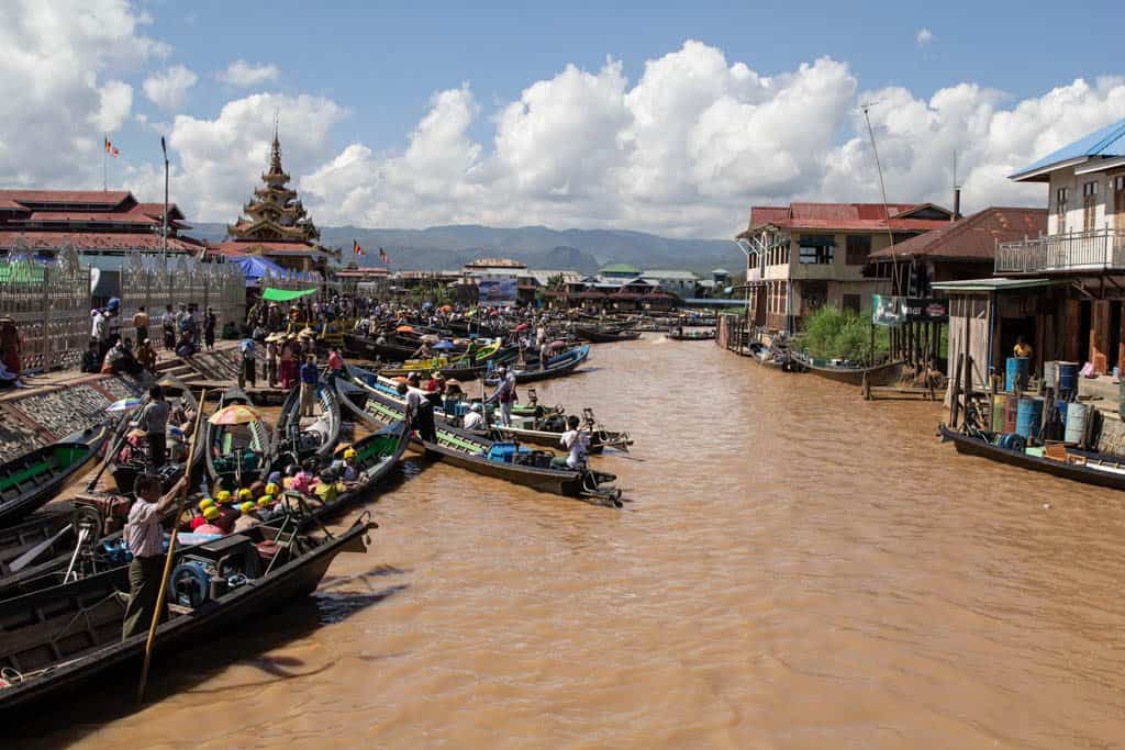 boats near Inle Lake Market