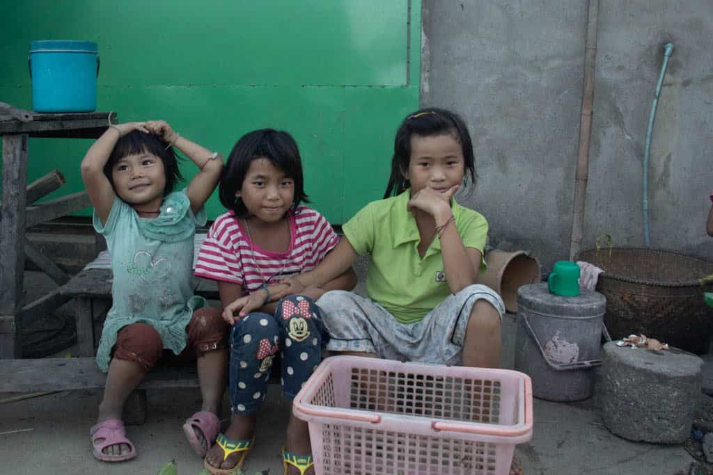 three girls posing Myanmar KengTong