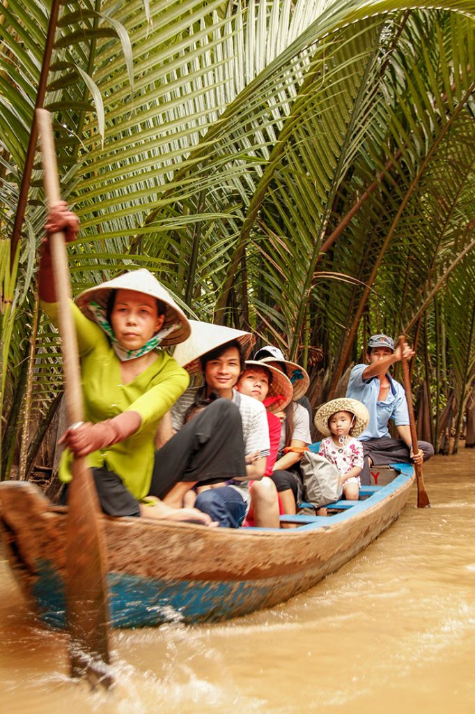 סירת תיירים בנהר המקונג, דרום וייטנאם