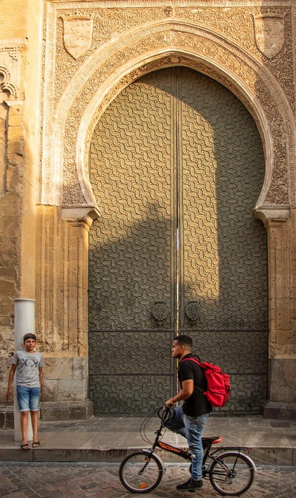 la mezquita bronze door