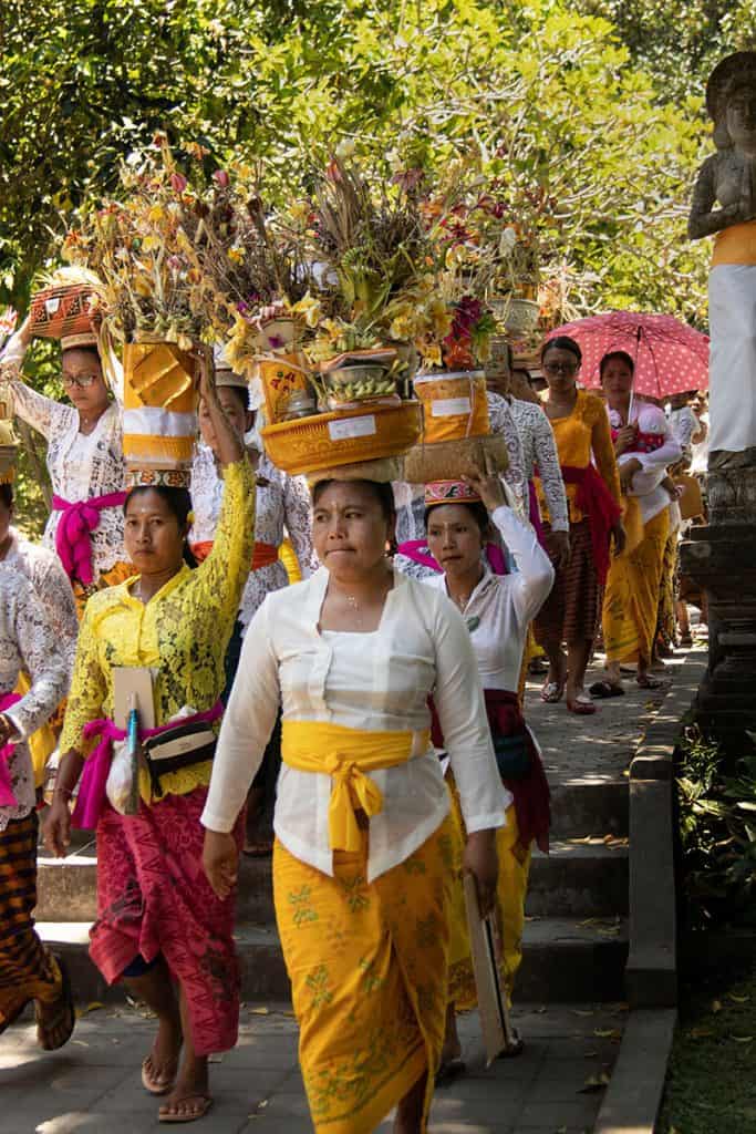 balinese women Carrying fruit baskets