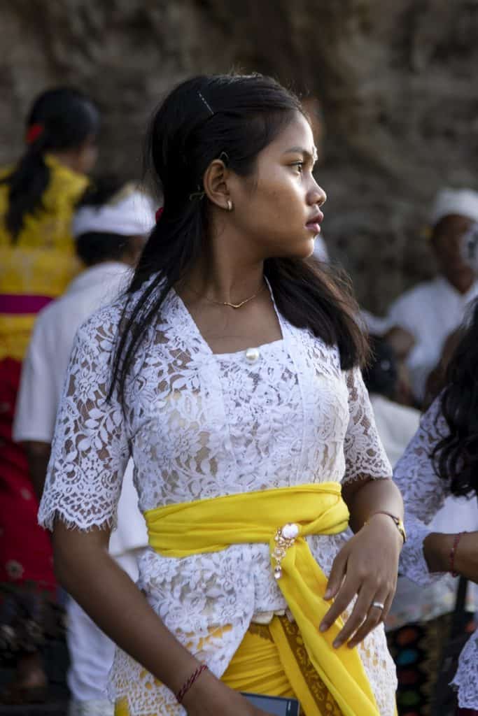 balinese girl wearing traditional clothes