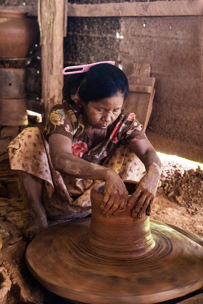 a Burmese woman making terracotta pot in Pindaya