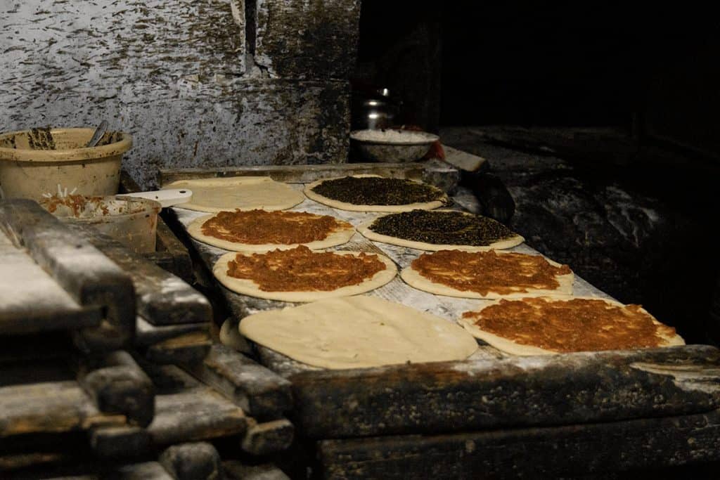 pita bread with tomato and zaatar topping