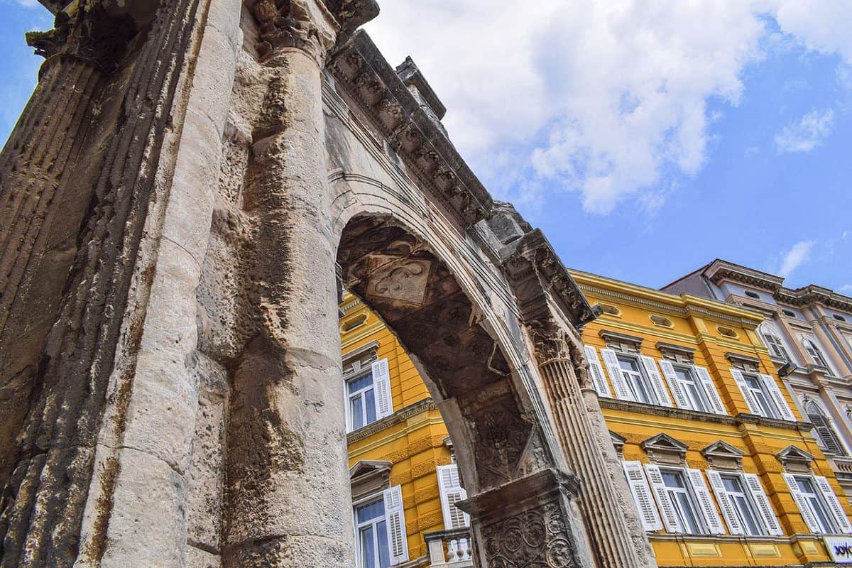 pula arch